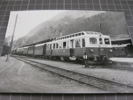 AK Bahnhof Interlaken Ost mit Zug