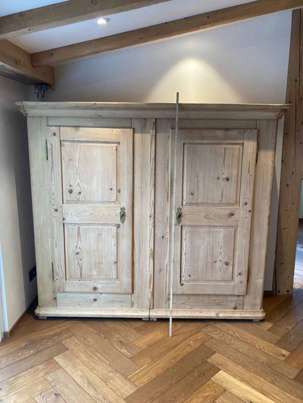 Armadi: Antiker Holzschrank – Usato da Rorschach venduto da Loonimuh
