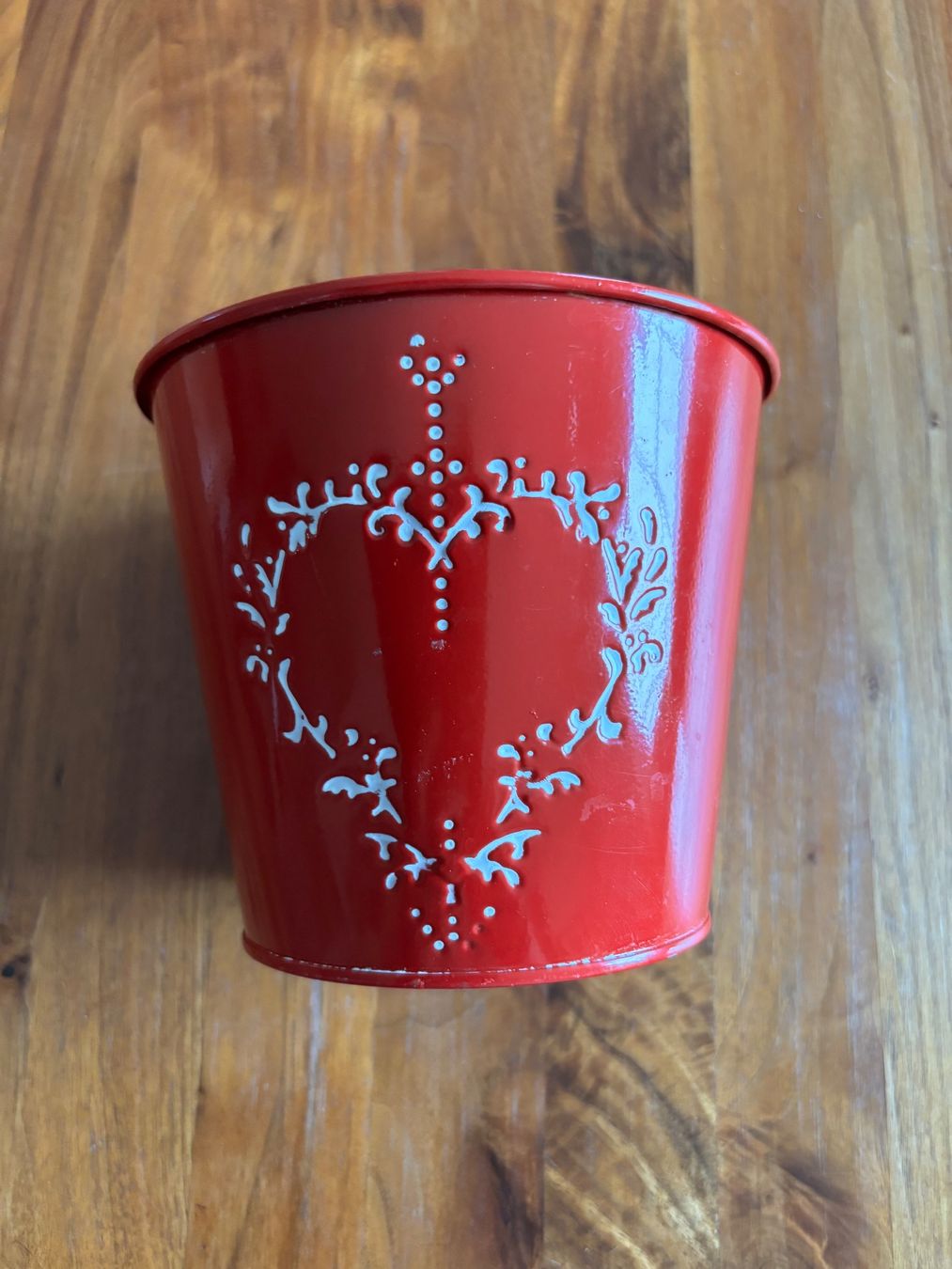 Vasi per fiori: Blech Cachepot rot mit Herz – Usato da Balsthal venduto da Uroby