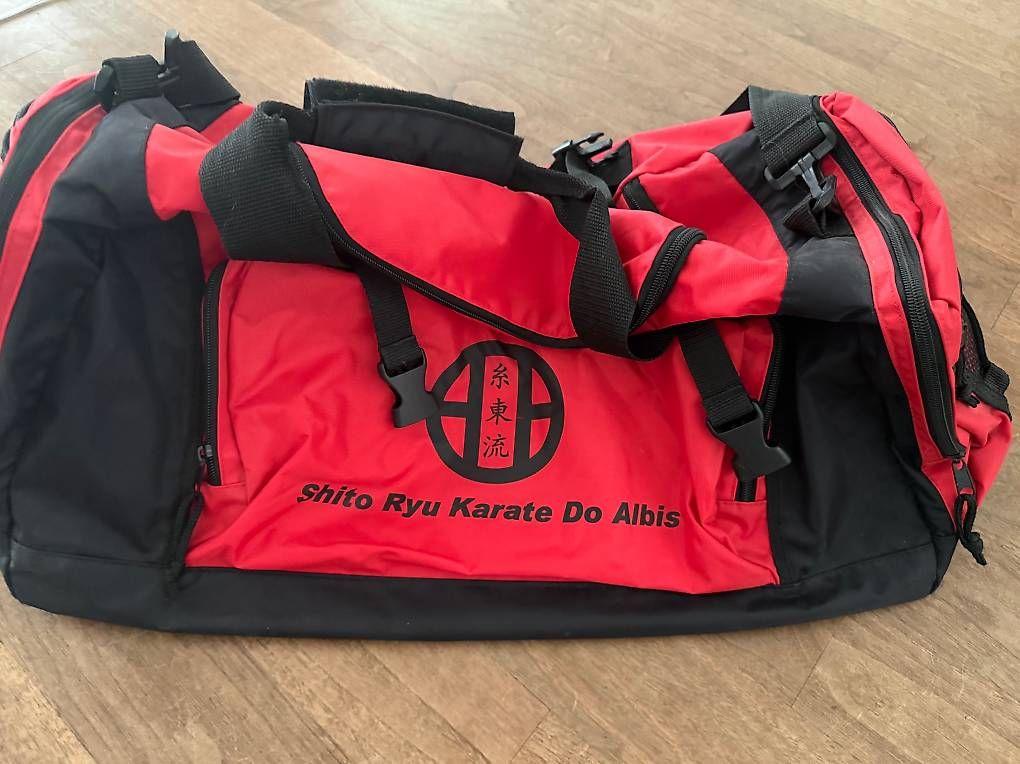 Lotti & Set di vestiti: Boxtasche plus Anzüge 140 und 150 – Usato da Wettswil venduto da molamola25 1
