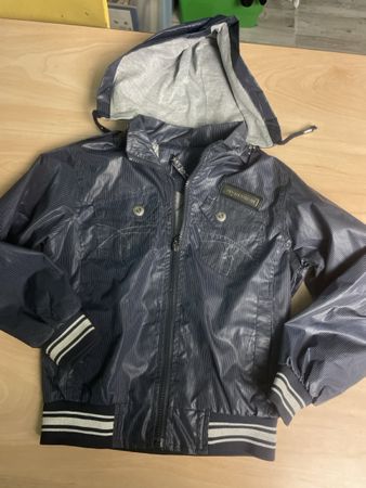 Neue blaue Regenjacke, Gr. 128