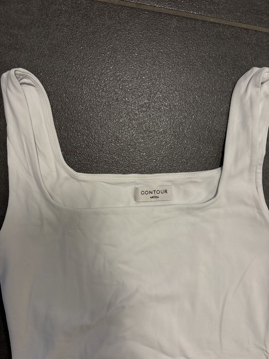 Aritzia Top: Aritzia Contour Squareneck Hip Tank S – Usato da Rümlang venduto da svent 5