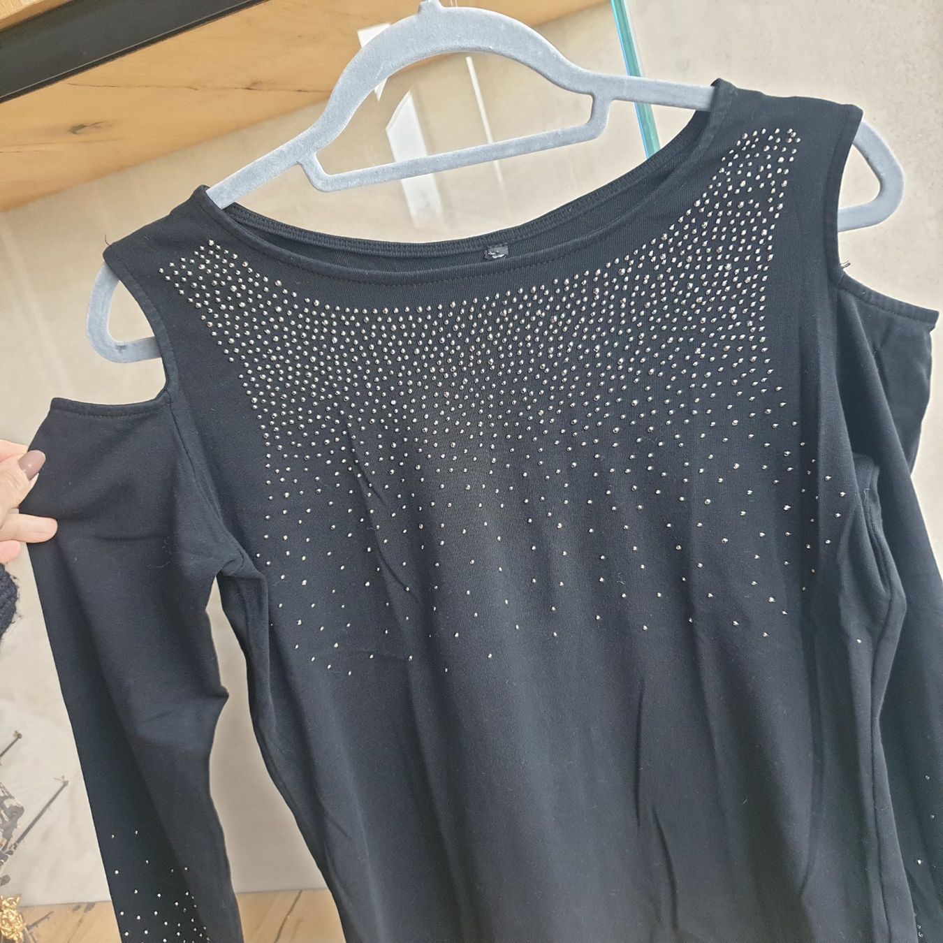 Maglioni & Felpe: 🐸 COLD SHOULDER PULLOVER / TOP L MIT METALLSTEINCHEN – Nuovo (secondo la descrizione) da Môtier (Vully) venduto da Frogs 1