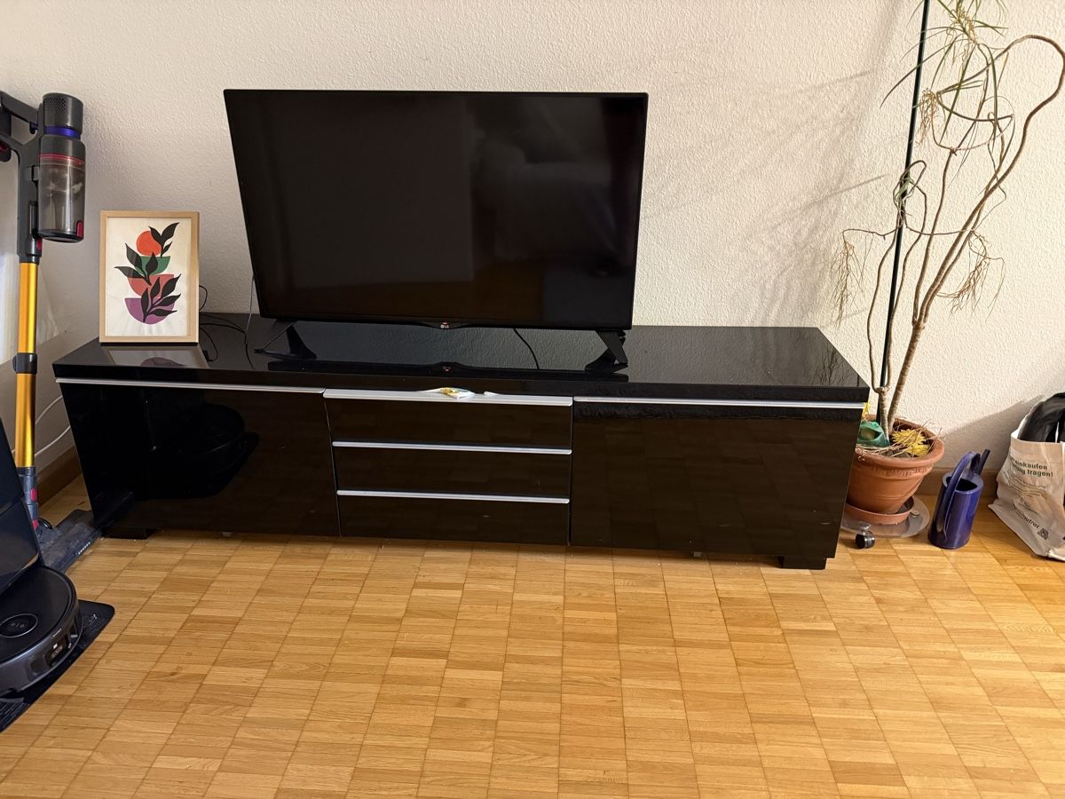 Mobili TV: TV Möbel – Usato da Basel venduto da opu_psl9