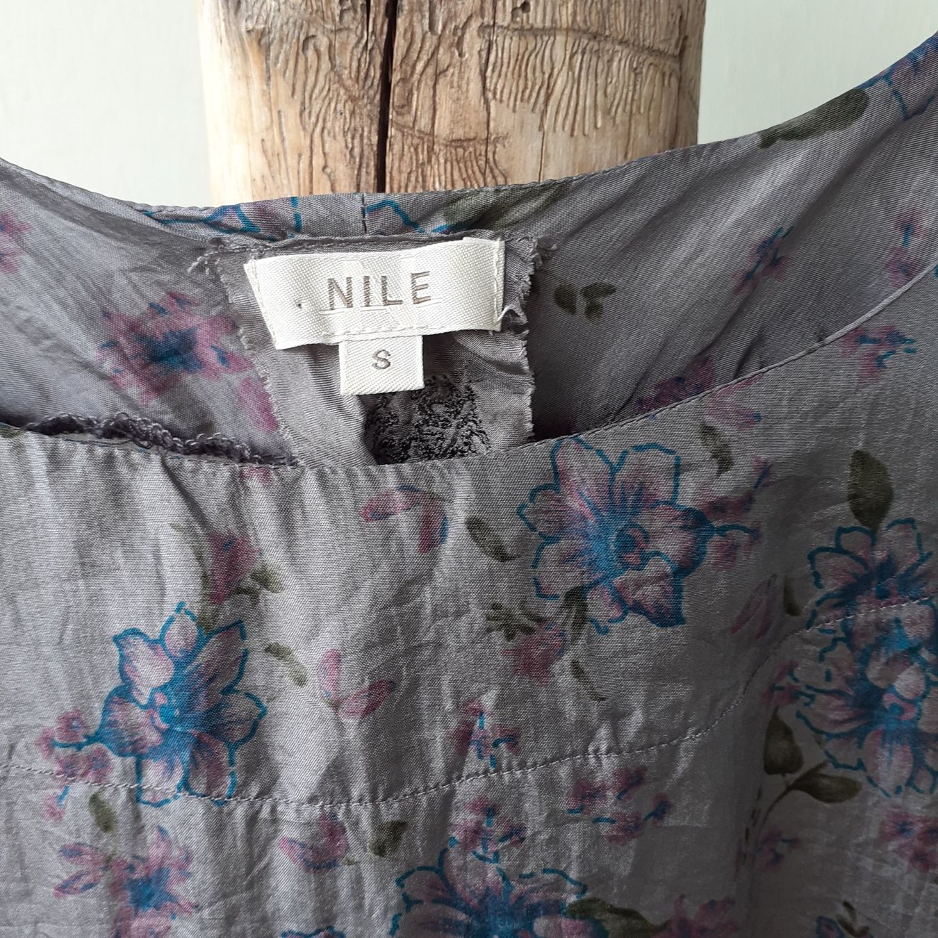 Nile Blusen: Nile Bluse 100% Seide, S – Gebraucht aus Bern von Solarsystem 4