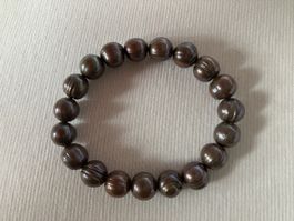 Armband mit braunen Perlen