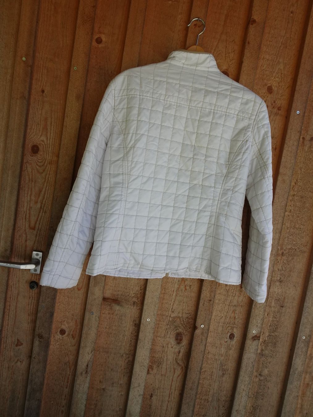 Jacken: Leichte Steppjacke beige-weiss Gr. M - M85 – Gebraucht aus Küssnacht am Rigi von Good4Deckeli 1