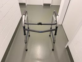 Gehhilfe Invacare Asteria leicht faltbar guter Zustand