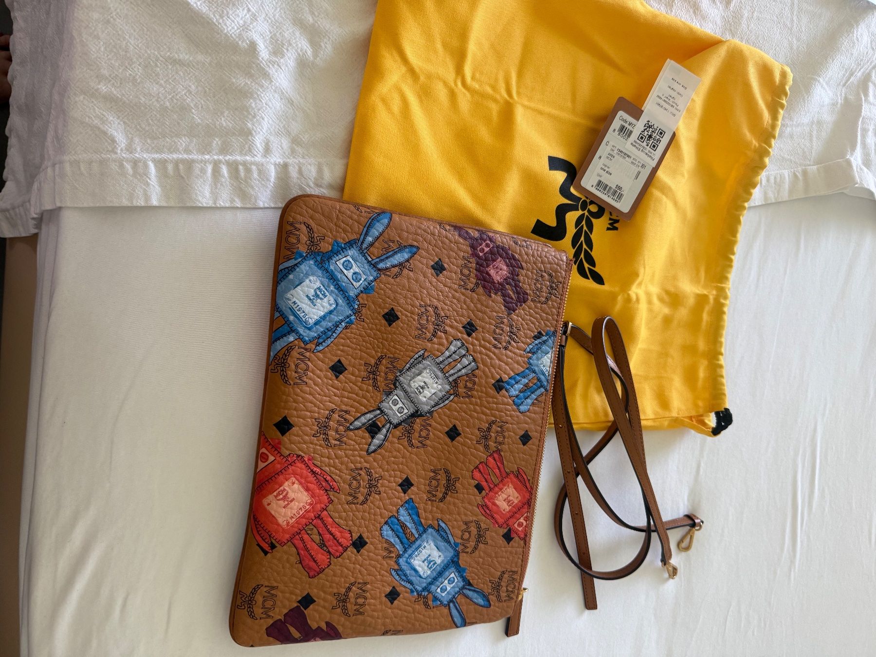Mcm Taschen für Damen: MCM Aren Flat Pouch neu – Neu und originalverpackt aus Allschwil von Figidindia