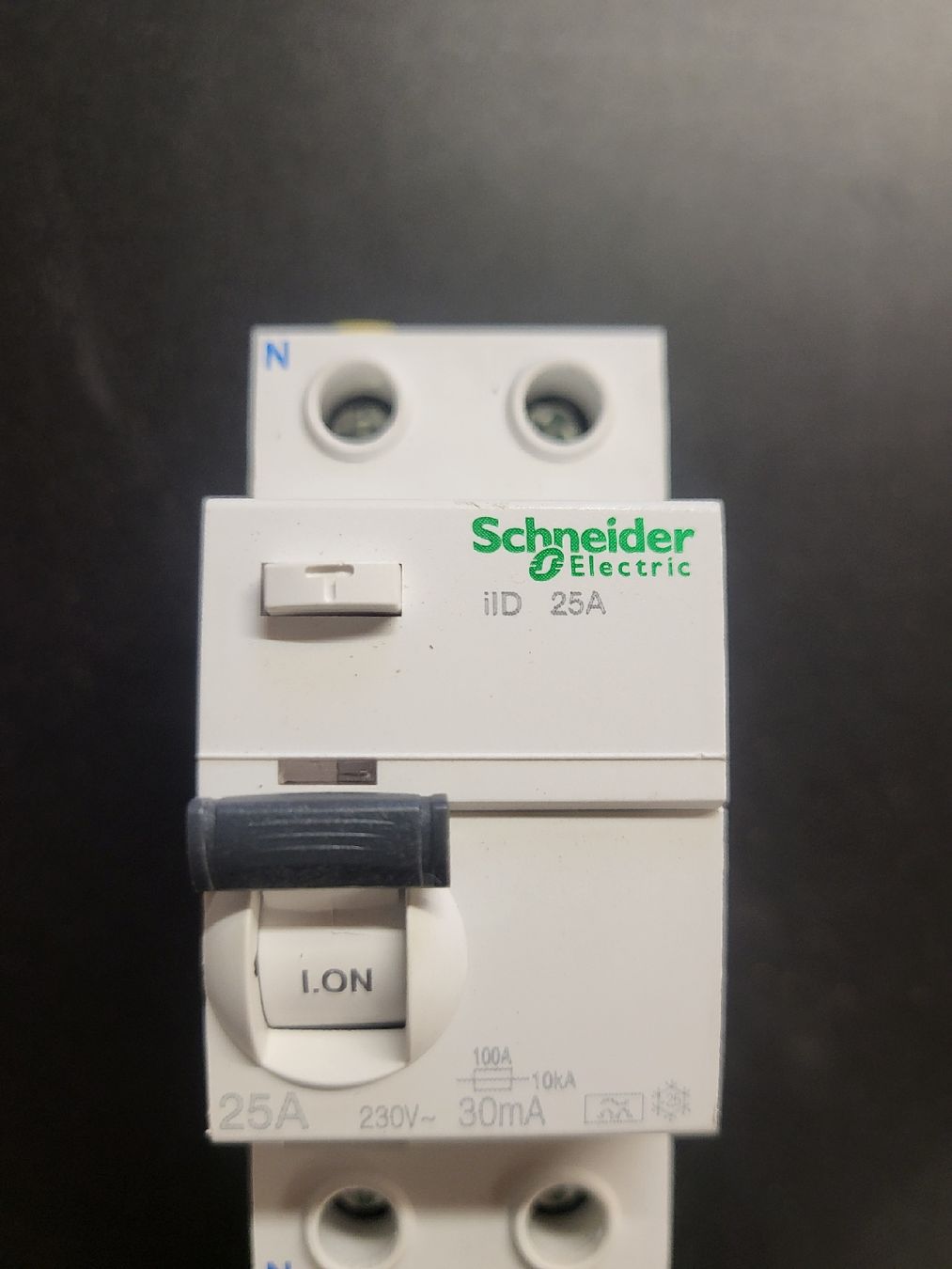 Schneider Stromzufuhr: FI, Schneider, 25A, 30mA, LN – Gebraucht aus Alpnach Dorf von str_jdw2