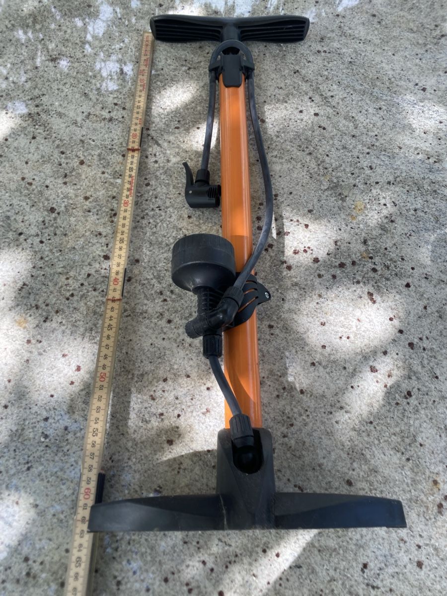 Pompe: Fahrradpumpe mit Manometer  – Usato da Bronschhofen venduto da Tarzanspyder 3
