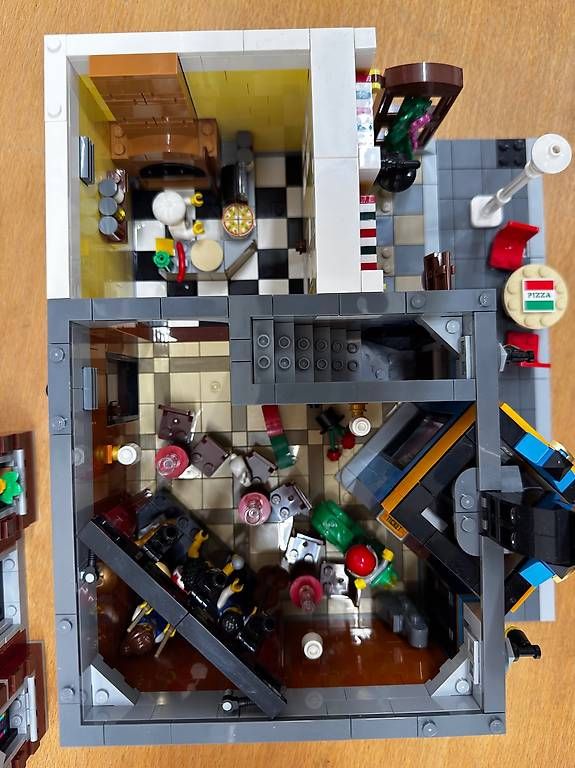 Lego Kit di costruzioni: Lego Creator Expert 10312 - Jazz Club – Usato da Weiach venduto da Stevo_Levo 4
