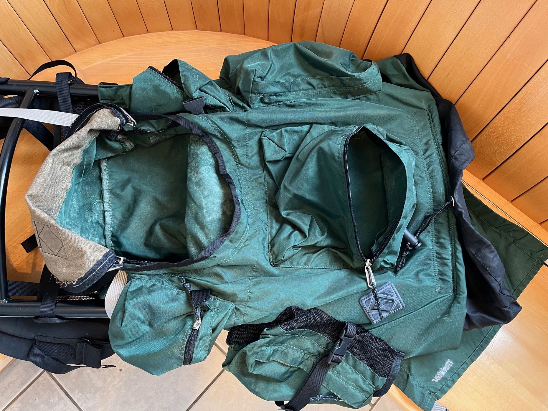 Zaini: Rucksack Kelty Model Trekker Grün – Usato da St. Pelagiberg venduto da 1MagicMoment 8