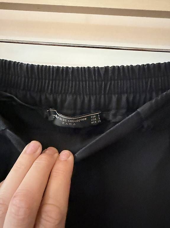 Pantalons: SCHWARZE STOFFHOSE – D'occasion à Zürich par Nadgb1303 4