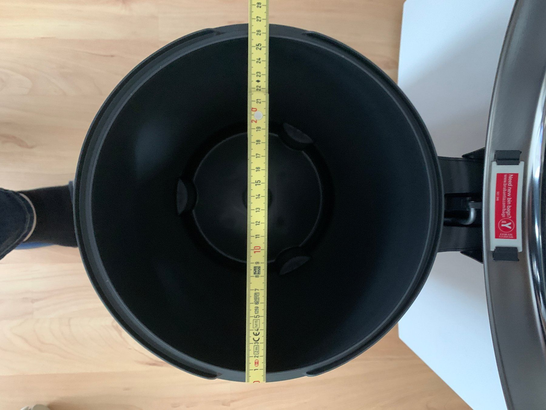 Abfalleimer: Abfalleimer mit Fuss Bedienung – Gebraucht aus Waltenschwil von om70 1