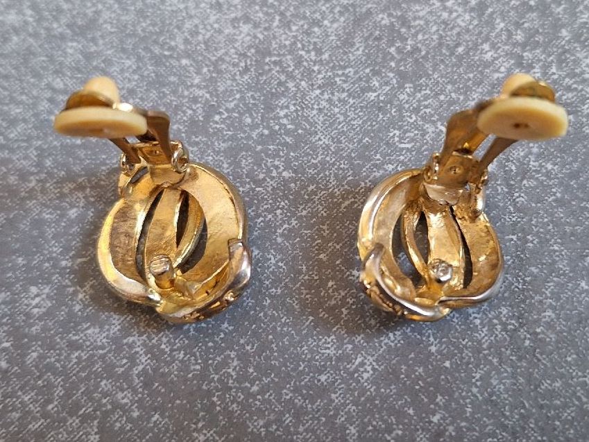 Orecchini pendenti & Orecchini a lobo: Clipohrringe, goldfarben – Usato da St.Gallen venduto da dajo0809 1