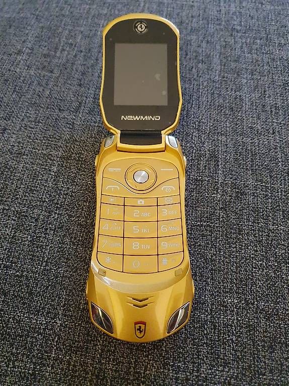 Handys / Smartphones: Ferrari-Klapphandy – Gebraucht aus Giebenach von veszko 2