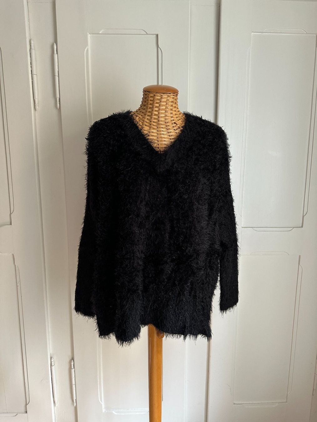H&M Maglioni & Felpe: Pullover schwarz flauschig - XS – Usato da Zürich venduto da Diazaio