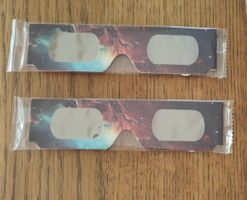 2x Sonnenfinsternis Brillen Pappbrillen neu