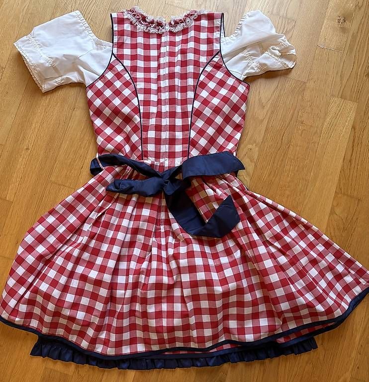 Kleider: Damen Dirndl der Marke Fuchs – Gebraucht aus Kirchberg BE von Melanie.MaraM 3