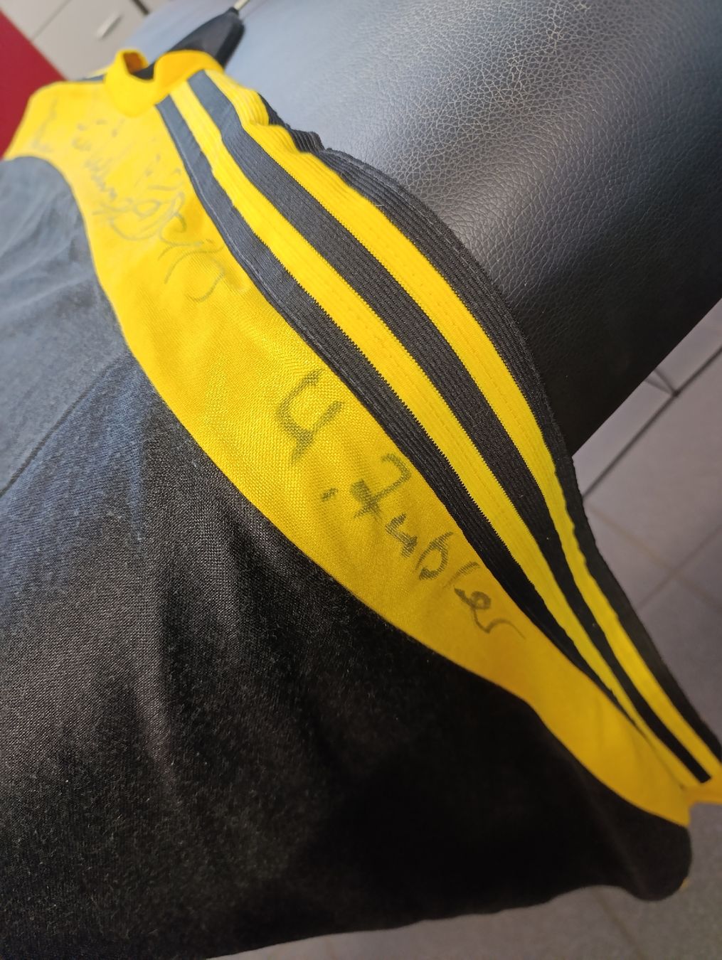 Adidas Canottiere & Pantaloni: SC Bern / Maillot original années 80 – Usato da Avry-sur-Matran venduto da dav_nm5p 5