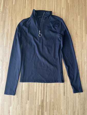 Geripptes Langarmshirt mit Reissverschluss – Schwarz – Gr. S