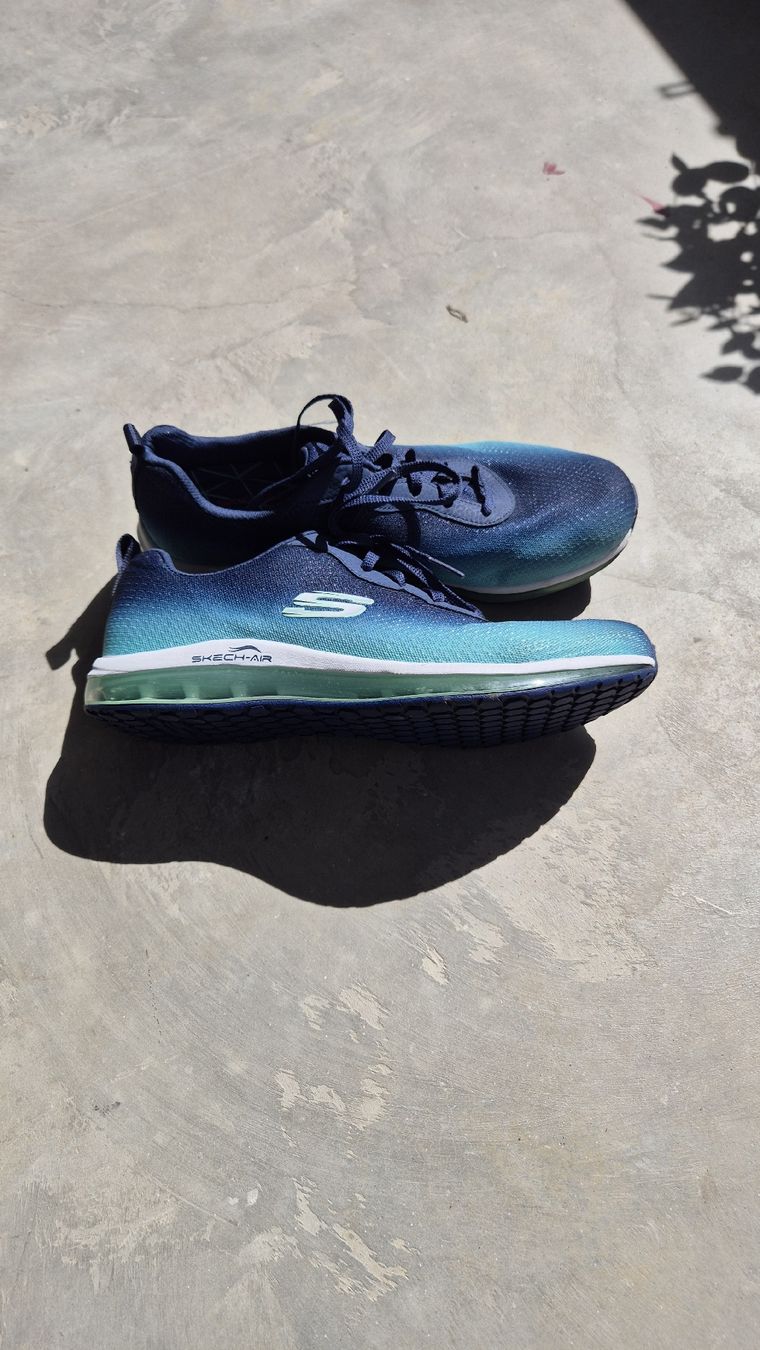 Skechers Scarpe da donna: Sneakers – Usato da Bitsch venduto da Leetschii