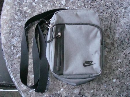 Tasche mit Tragriemen