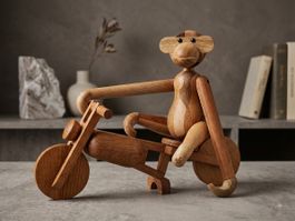 Kay Bojesen Reworked – 70 Jahre Jubiläumsaffe mit Holz-Motor