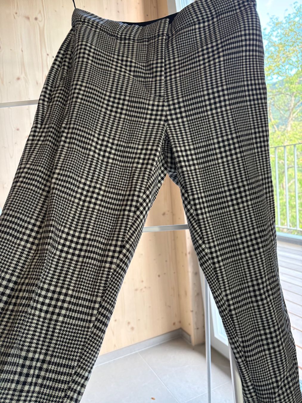 Burberry Pantaloni: Burberry Stoffhose schwarz weiss – Nuovo e nell'imballaggio originale da Romont BE venduto da n.gfeller