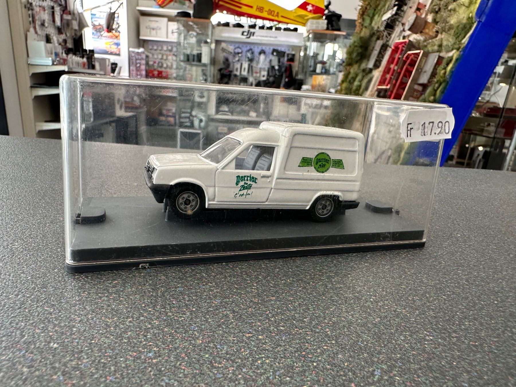 Renault Modellini d'auto: Verem 1:43 Vintage Renault express Perrier 155 – Usato da Chiasso venduto da Carrara-Modellismo