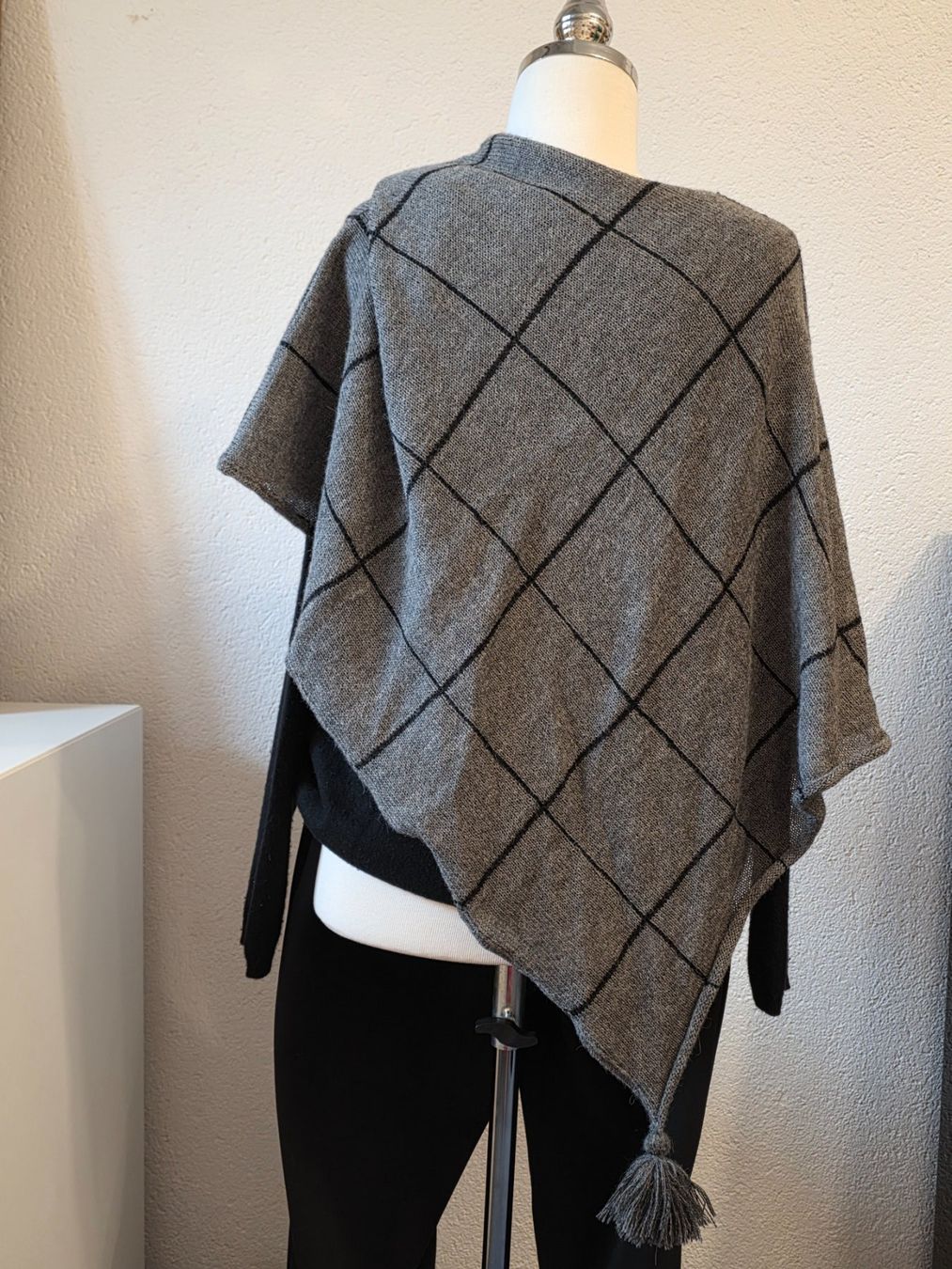 Altro in Moda donna: Cape grau kariert Y2K – Nuovo (secondo la descrizione) da Neerach venduto da Basile1 1