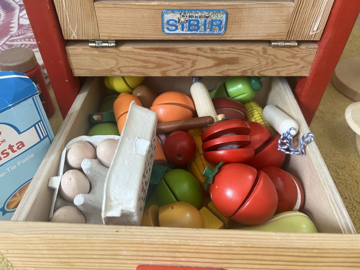 Spielzeuge: Gut erhaltene Kinderküche aus Holz – Gebraucht aus Oberhofen Thun'see von Ji0 2