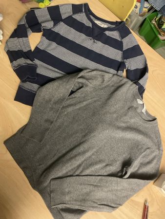 Zwei Feinstrick Pullover H&M grau gestreift Gr.122/128