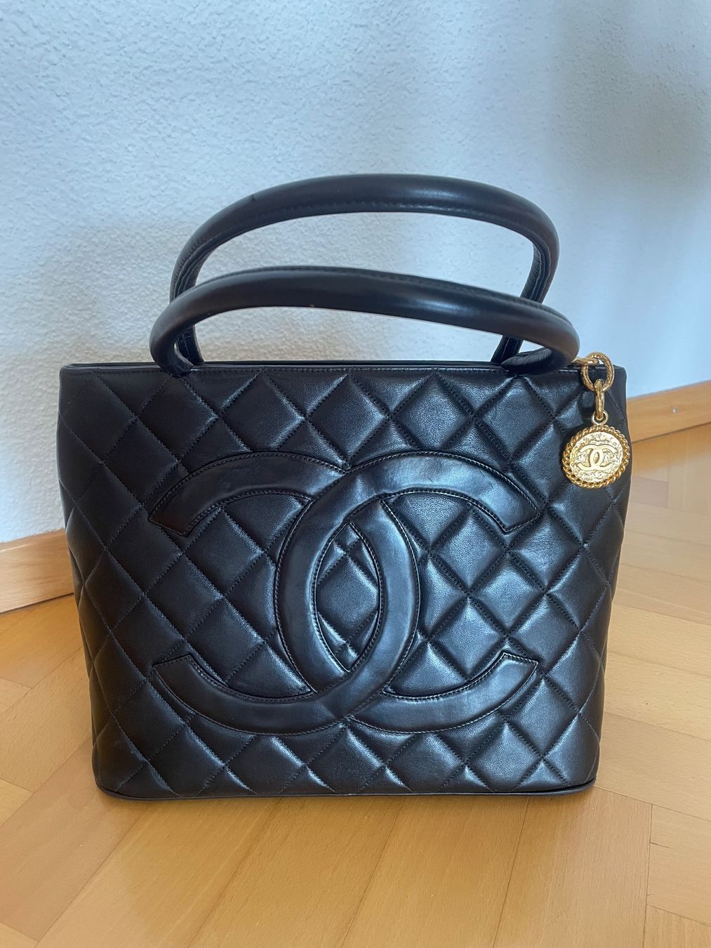 Chanel Borse da donna: CHANEL Medallion Tote - Vintage, Schwarz – Usato da Binz venduto da mattea01