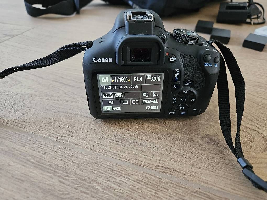 Canon Kamera: Canon EOS 2000D Set – Gebraucht aus Wiler b.Utzenstorf von Ired 3