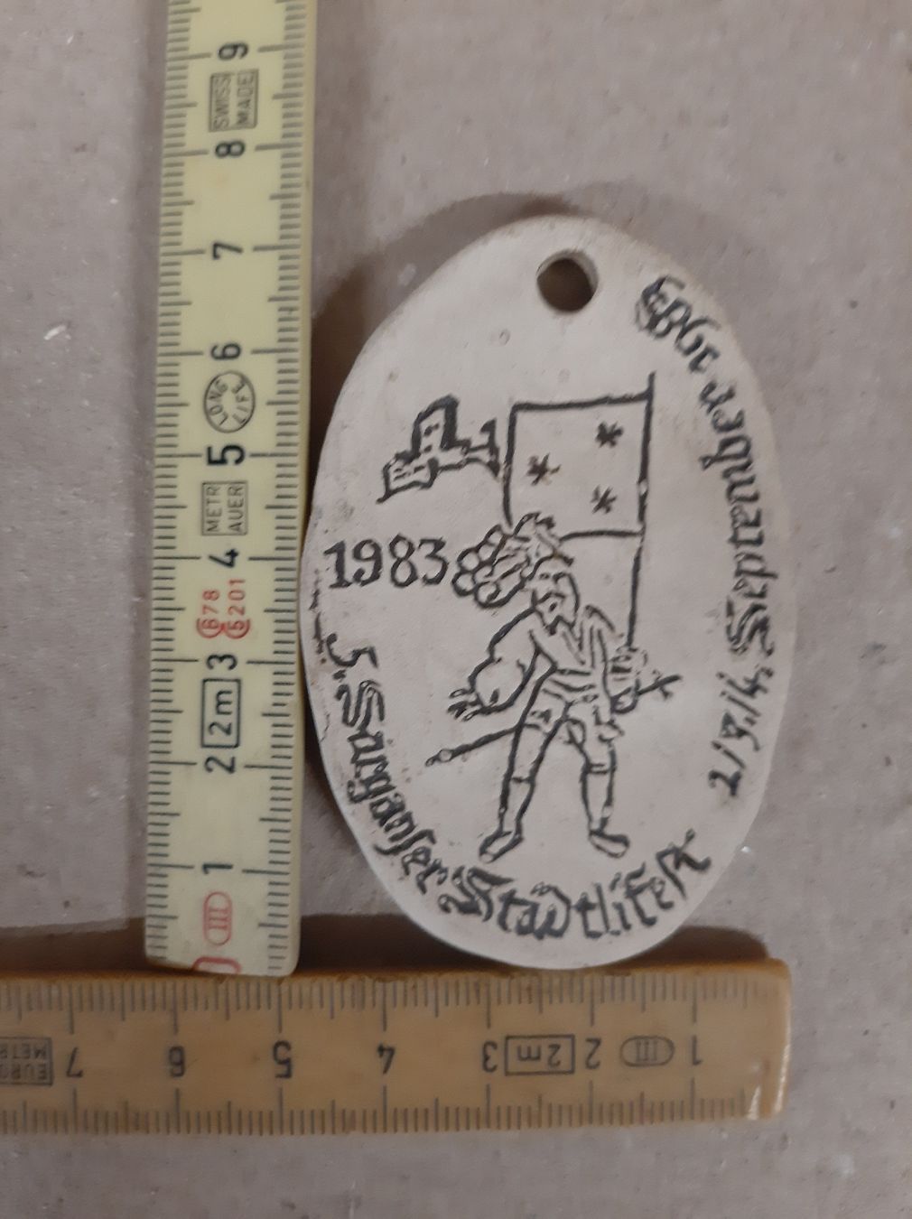 Placchette & Badge: Abzeichen Sarganser Städtlifest 1983 – Usato da Mels venduto da Melzi 2