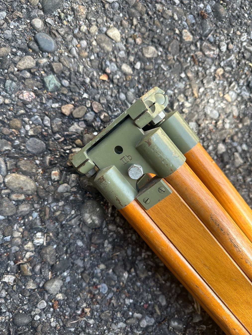 Treppiedi & Teste: Holz-Stativ / Schweizer Armee IIb – Usato da Zürich venduto da frauflufelberg 3