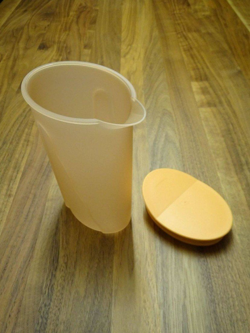 Tupperware Contenitori & Simili: Tupperware Aquakrug 1l orange – Usato da Unterkulm venduto da Wschwend