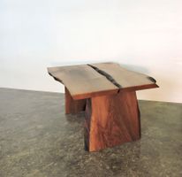 Baumkanten-Salon-Tisch Obelix Nussbaum geölt