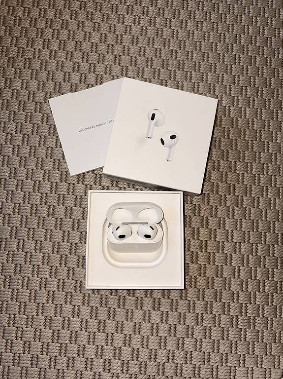 Cuffie: Apple AirPods 3. Generation – Usato da Löhningen venduto da and_q8st