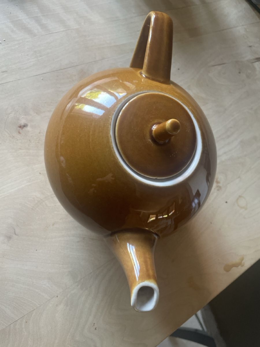 Rössler Teiere: Brauner Rössler Tee-Krug mit Deckel.1,2 Liter – Usato da Muttenz venduto da Fertal 1
