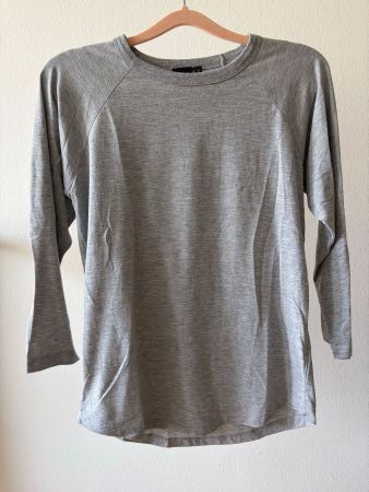 ASOS Longsleeve grau, Gr. 40