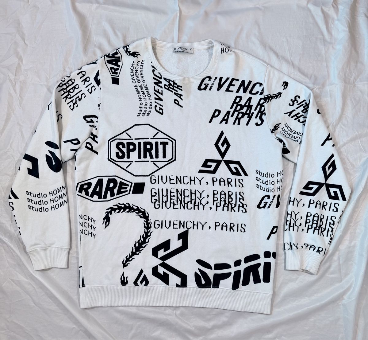 Givenchy Pullover & Sweatshirts: Givenchy Pullover  – Gebraucht aus Pfäffikon ZH von Nataliia.