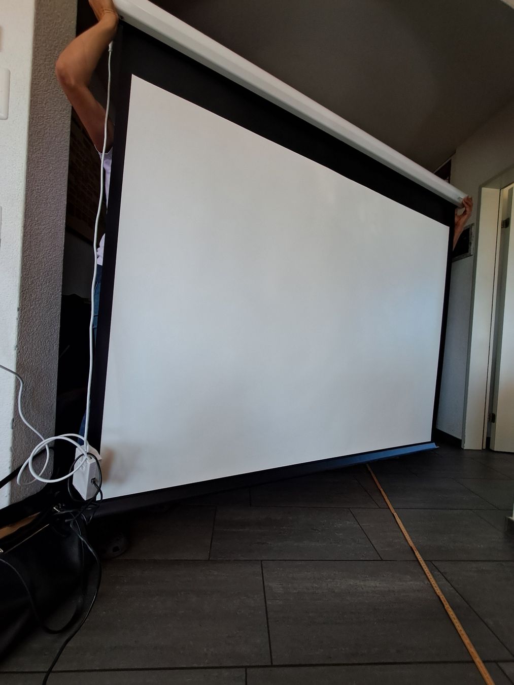 Heimkino: Elite Screen Leinwand elektrisch – Neu und originalverpackt aus Rothenburg von 123odermatt