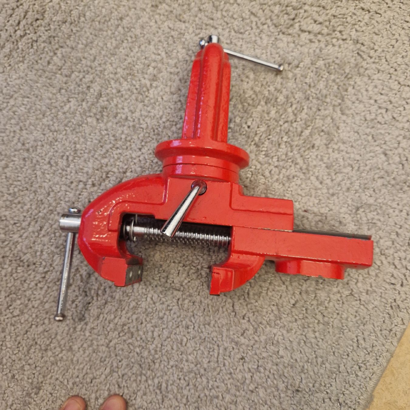 Tutti gli attrezzi: 2 Robust Red Vises for Workshop or Garage – Nuovo (secondo la descrizione) da Rüschlikon venduto da -J05u3- 3