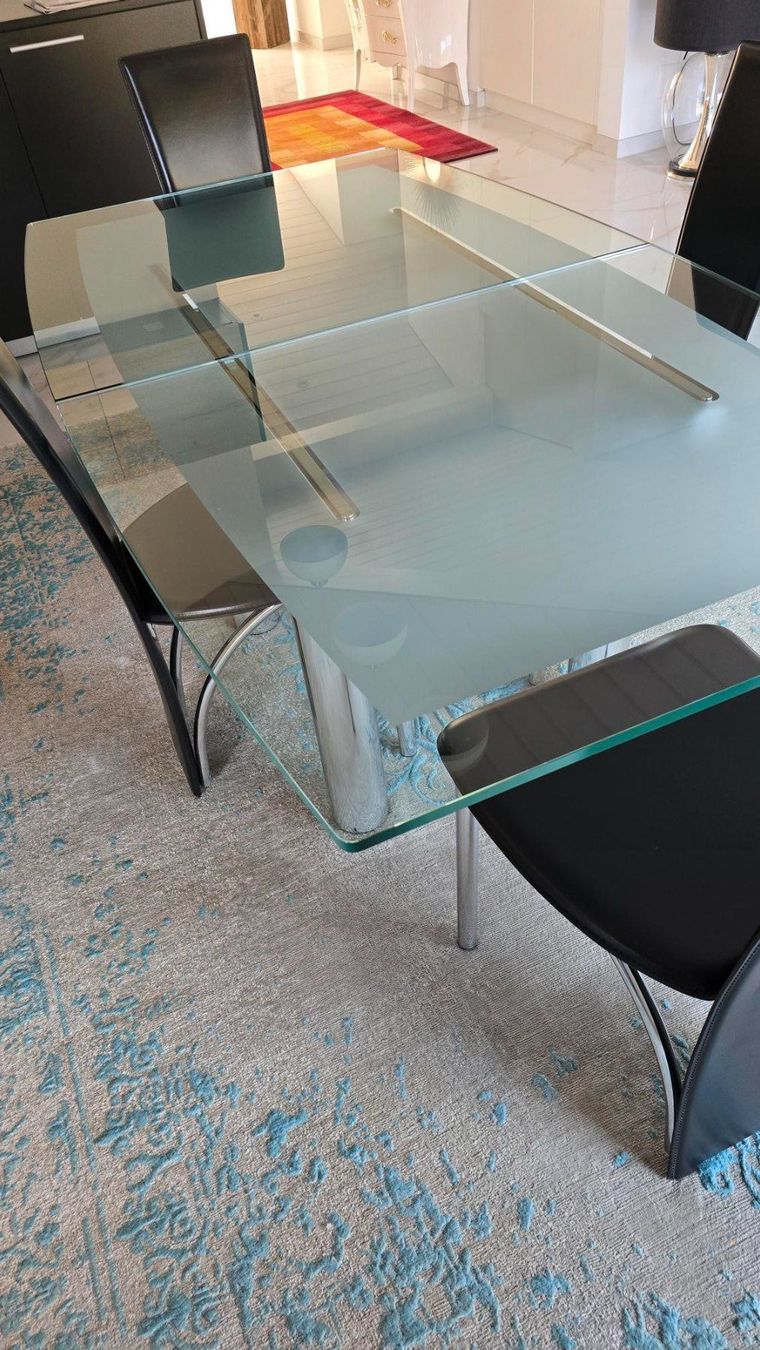 Pfister Set di tavolo e panche: Table de qualité en verre avec 4 chaises – Usato da Les Paccots venduto da Market31