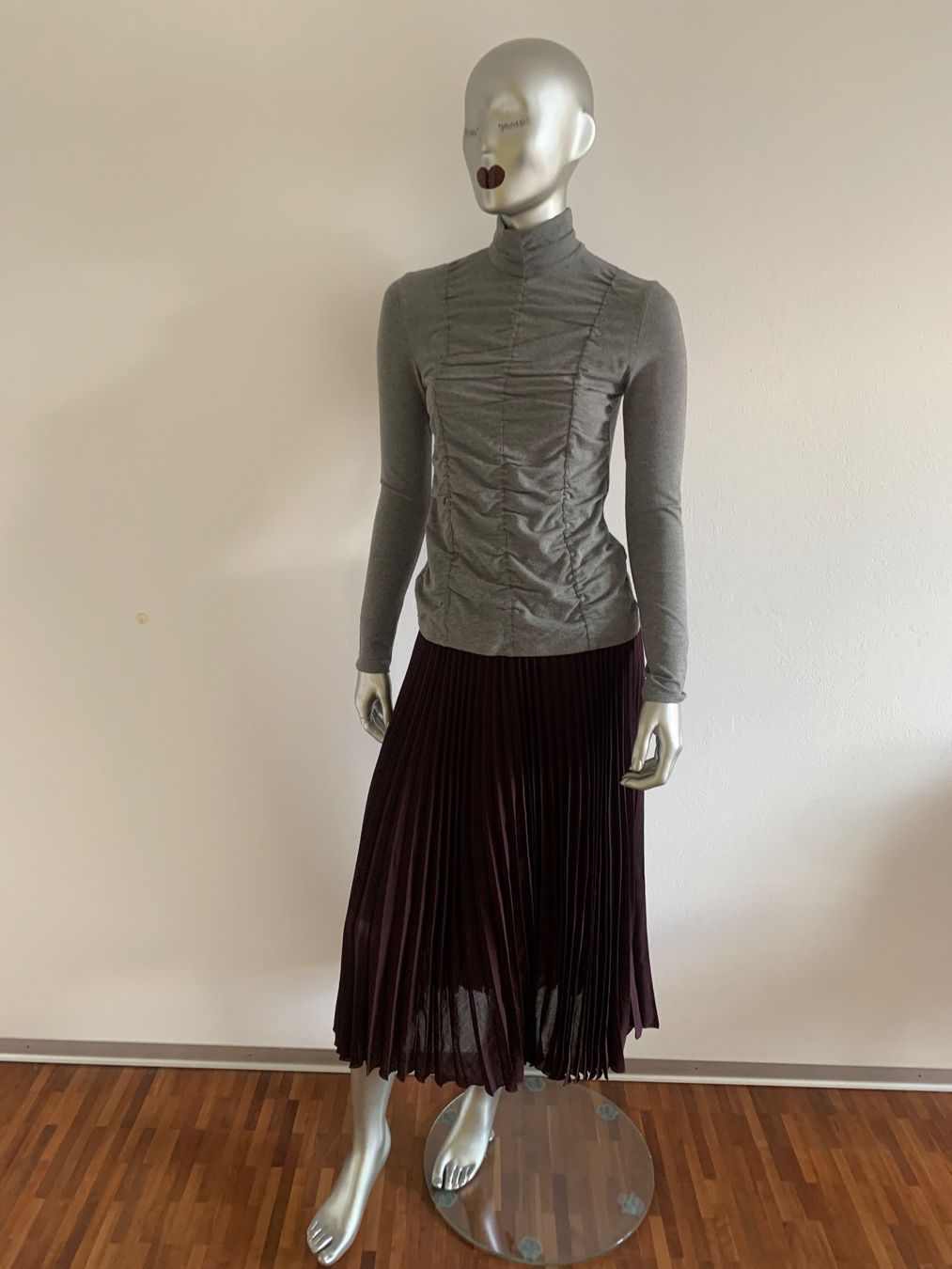 Akris Pullover & Sweatshirts: AKRIS: exklusiver, geraffter grauer Rollkragen-Pullover, 38 – Neu (gemäss Beschreibung) aus Luzern von paulablue 2