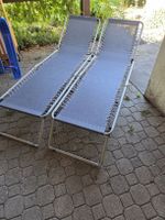 Zwei Gartenliegen Liegestühle grau klappbar in gutem Zustand