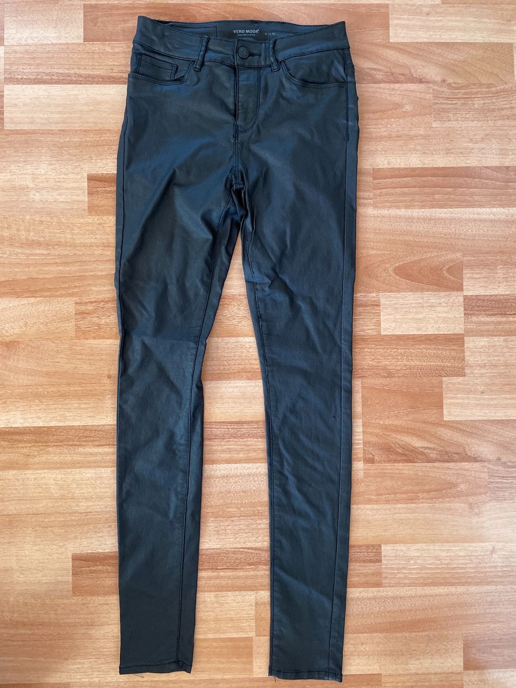 Vero Moda Pantaloni: Lackhose Gr.30 Vero Moda – Usato da St.Gallen venduto da maierm01